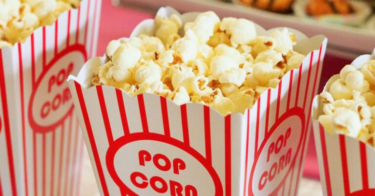 How to Plan a Family Movie Night That Everyone Will Enjoy?